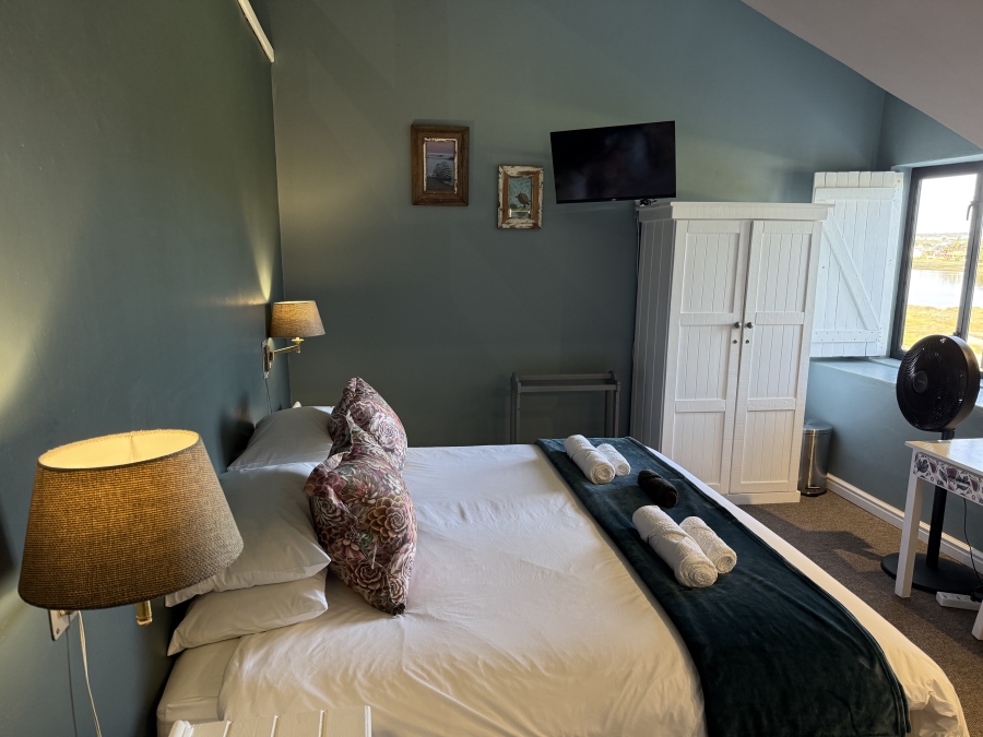 8 Bedroom Property for Sale in Stilbaai Oos Western Cape